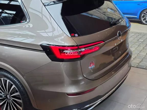 Volkswagen Viloran Luxury 2025 - Hàng ghế Thương gia VIP, tặng kèm Bệ bước chân và quà tặng hấp dẫn