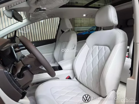 Volkswagen Viloran Luxury 2025 - Hàng ghế Thương gia VIP, tặng kèm Bệ bước chân và quà tặng hấp dẫn