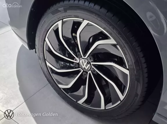 Volkswagen Golf 2025 - Ưu đãi mạnh Cuối năm 2025, Tặng gói Phụ kiện nâng cấp khi gọi Hotline