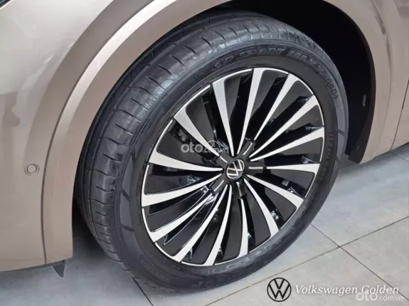 Volkswagen Viloran Luxury 2025 - Hàng ghế Thương gia VIP, tặng kèm Bệ bước chân và quà tặng hấp dẫn