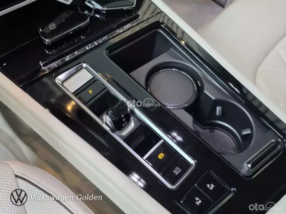 Volkswagen Viloran Luxury 2025 - Hàng ghế Thương gia VIP, tặng kèm Bệ bước chân và quà tặng hấp dẫn
