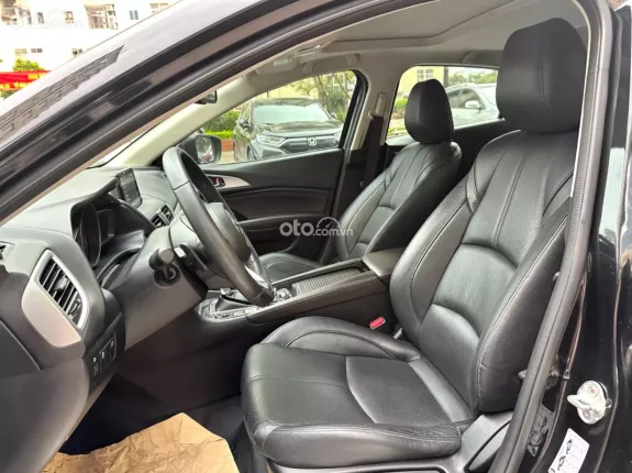 Mazda 3 1.5L Sedan 2018 - Màu đen chạy lướt 4v7 km - Sẵn giao dịch tại HN - Giá cả thương lượng