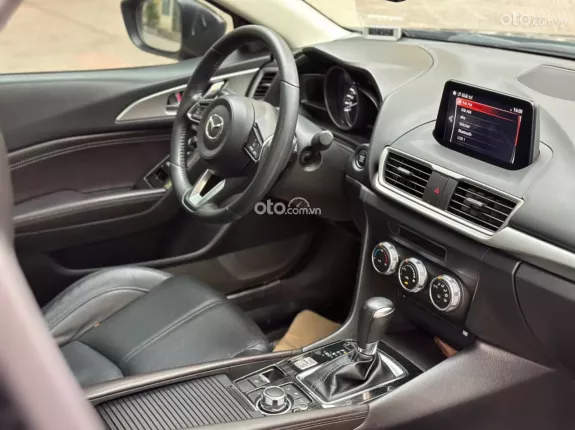 Mazda 3 1.5L Sedan 2018 - Màu đen chạy lướt 4v7 km - Sẵn giao dịch tại HN - Giá cả thương lượng