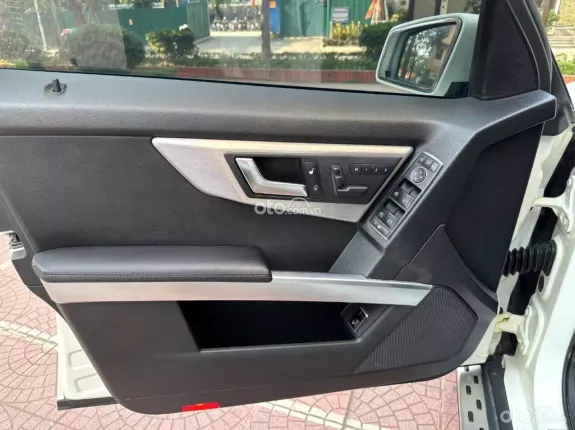 Mercedes-Benz GLK 300 4Matic 2012 - Chạy zin 12v, máy móc zin tới nắp giàn cò