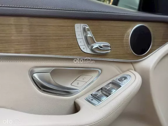 Mercedes-Benz GLC 250 4Matic 2016 - GLC 250 trắng kem sx 2016 siêu đẹp