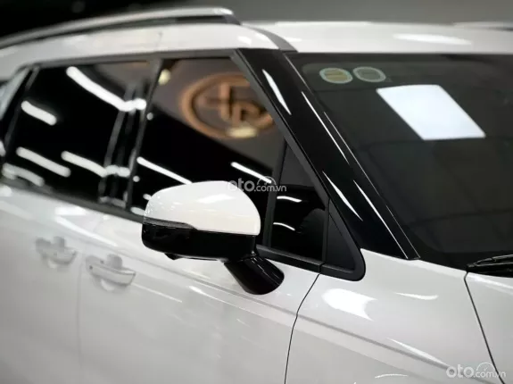 Kia Carnival 2.2D Premium 2022 - Màu Trắng – Nội thất Nâu