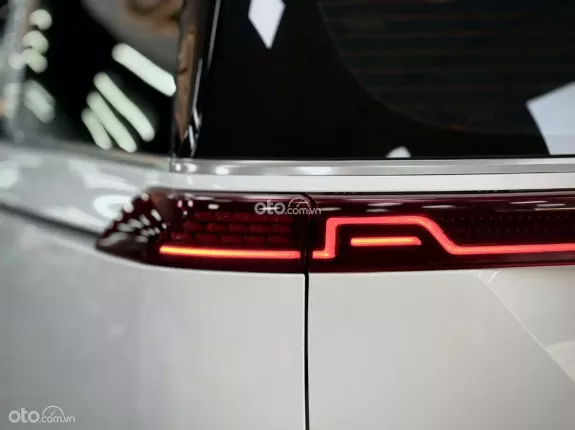 Kia Carnival 2.2D Premium 2022 - Màu Trắng – Nội thất Nâu