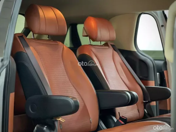 Kia Carnival 2.2D Premium 2022 - Màu Trắng – Nội thất Nâu