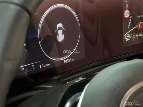 Kia Carnival 2.2D Premium 2022 - Màu Trắng – Nội thất Nâu