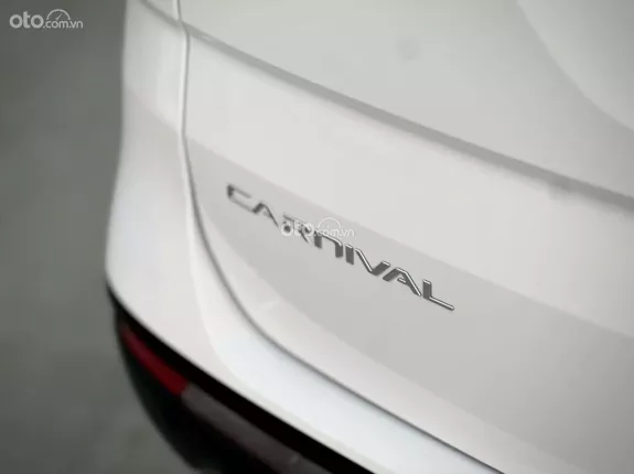 Kia Carnival 2.2D Premium 2022 - Màu Trắng – Nội thất Nâu