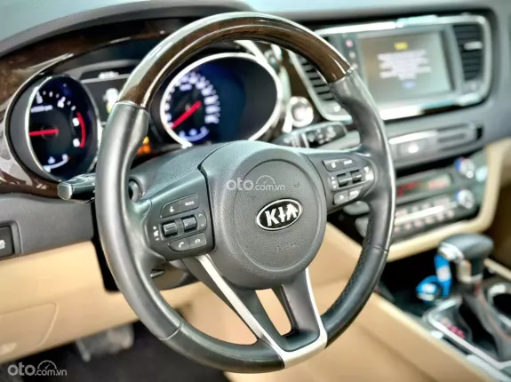 Kia Sedona 2.2 DATH 2020 - MPV cao cấp với nội thất sang trọng