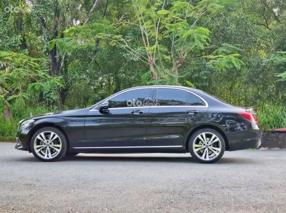 Mercedes-Benz C250 Exclusive 2017 - Đen Đen