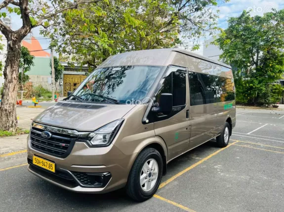 Ford Transit Tiêu chuẩn 2023 - Tên cá nhân chạy 7vkm lốp rin theo xe