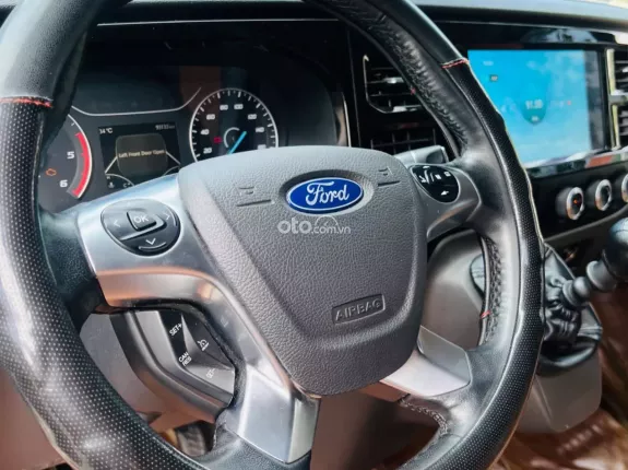 Ford Transit Tiêu chuẩn 2023 - Tên cá nhân chạy 7vkm lốp rin theo xe