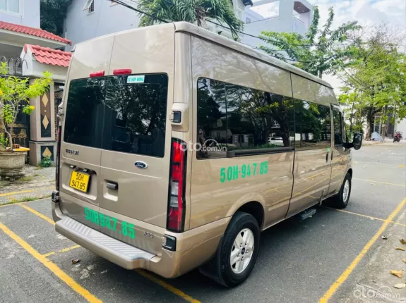 Ford Transit Tiêu chuẩn 2023 - Tên cá nhân chạy 7vkm lốp rin theo xe