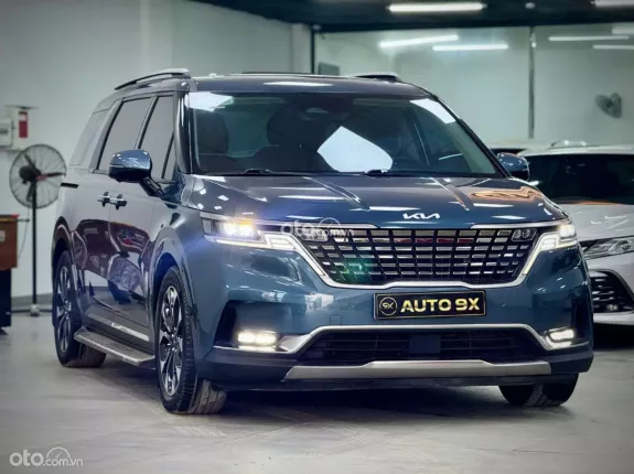 Kia Carnival 2.2D Signature 2022 - Xe màu Xanh - Nội thất Nâu