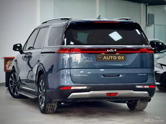 Kia Carnival 2.2D Signature 2022 - Xe màu Xanh - Nội thất Nâu