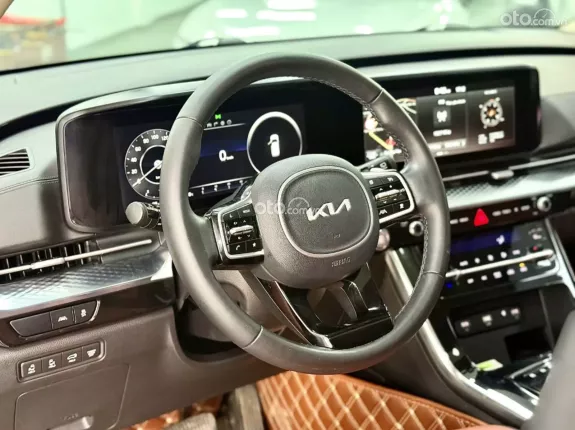 Kia Carnival 2.2D Signature 2022 - Xe màu Xanh - Nội thất Nâu