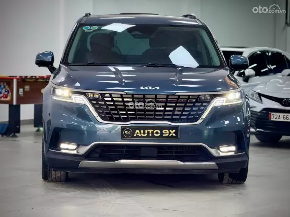 Kia Carnival 2.2D Signature 2022 - Xe màu Xanh - Nội thất Nâu
