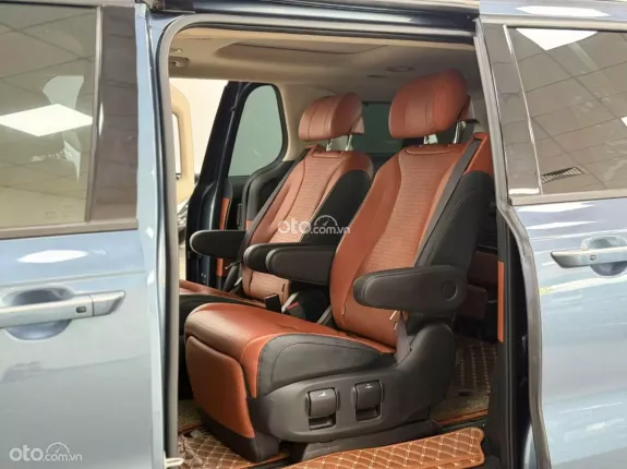 Kia Carnival 2.2D Signature 2022 - Xe màu Xanh - Nội thất Nâu