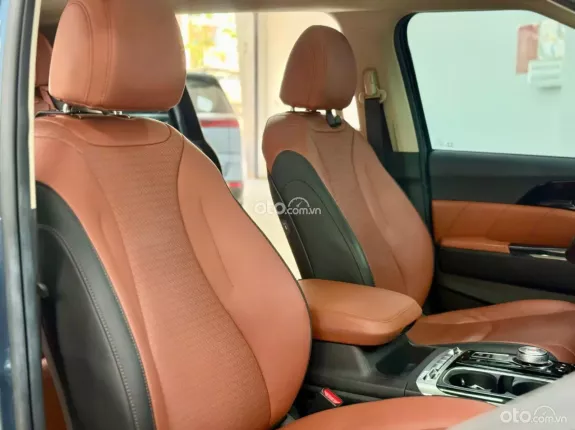 Kia Carnival 2.2D Signature 2022 - Xe màu Xanh - Nội thất Nâu