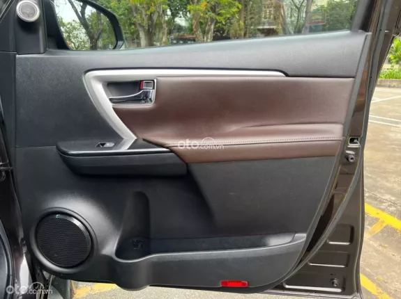 Toyota Fortuner 2.7 V 4X2 AT 2020 - 1 chủ sử dụng rất đẹp