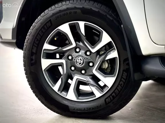 Toyota Fortuner 2.8 AT 4x4 Legender 2020 - 2 CẦU MÁY DẦU SIÊU ĐẸP