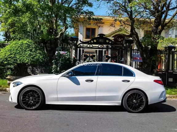Mercedes-Benz C300 AMG 2023 - Mâm C63 AMG 19 inch - Trang bị: Full option - Hỗ trợ bank 70%