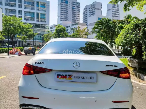 Mercedes-Benz C300 AMG 2023 - Mâm C63 AMG 19 inch - Trang bị: Full option - Hỗ trợ bank 70%