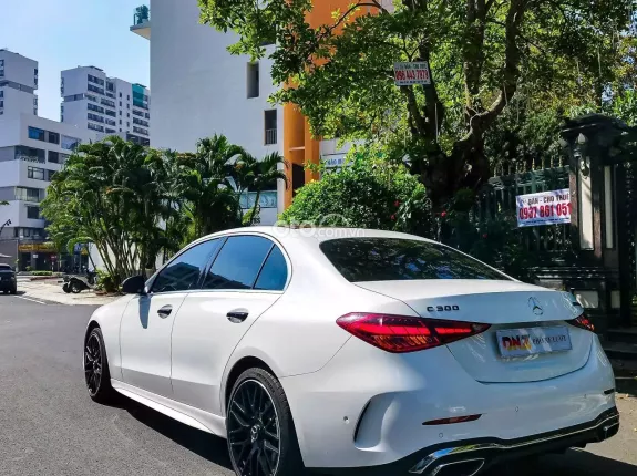 Mercedes-Benz C300 AMG 2023 - Mâm C63 AMG 19 inch - Trang bị: Full option - Hỗ trợ bank 70%