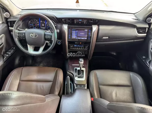 Toyota Fortuner 2.7 V 4X2 AT 2019 - Giá tốt alo 0982925112