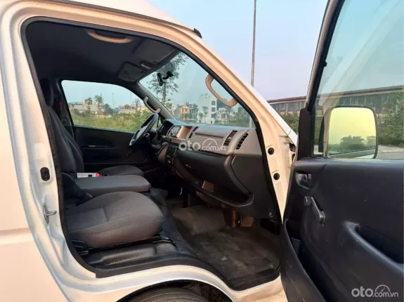 Toyota Hiace 2010 - Bán Hiace 16 chỗ đời 2010, máy xăng, xe còn zin nguyên