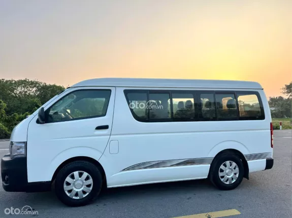 Toyota Hiace 2010 - Bán Hiace 16 chỗ đời 2010, máy xăng, xe còn zin nguyên