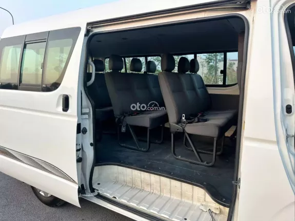 Toyota Hiace 2010 - Bán Hiace 16 chỗ đời 2010, máy xăng, xe còn zin nguyên