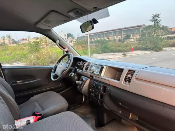 Toyota Hiace 2010 - Bán Hiace 16 chỗ đời 2010, máy xăng, xe còn zin nguyên