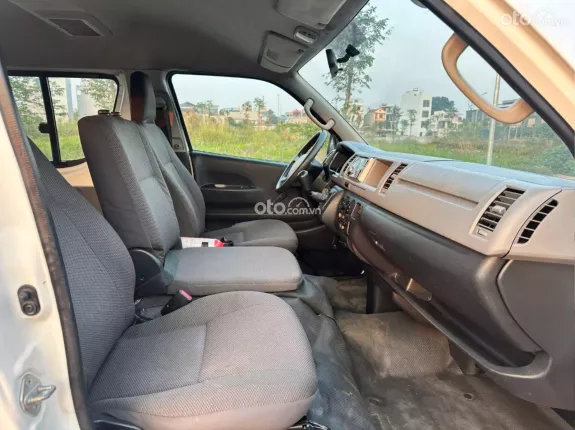 Toyota Hiace 2010 - Bán Hiace 16 chỗ đời 2010, máy xăng, xe còn zin nguyên