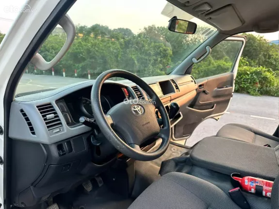 Toyota Hiace 2010 - Bán Hiace 16 chỗ đời 2010, máy xăng, xe còn zin nguyên