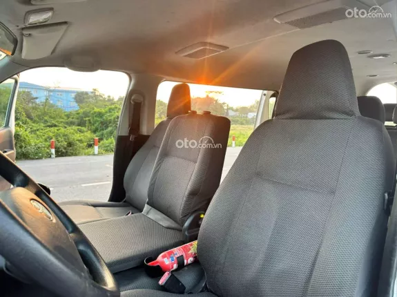 Toyota Hiace 2010 - Bán Hiace 16 chỗ đời 2010, máy xăng, xe còn zin nguyên