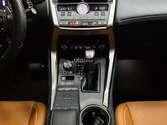 Lexus NX 300 T 2019 - Model 2020 cực đẹp - Bảo dưỡng hãng đầy đủ