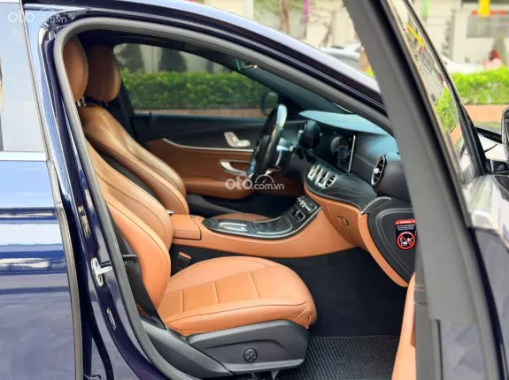 Mercedes-Benz E300 AMG 2021 - Bảo dưỡng đầy đủ lịch sử hãng