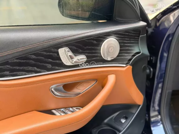 Mercedes-Benz E300 AMG 2021 - Bảo dưỡng đầy đủ lịch sử hãng