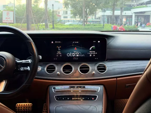 Mercedes-Benz E300 AMG 2021 - Bảo dưỡng đầy đủ lịch sử hãng