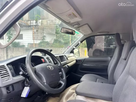 Toyota Hiace 2012 - Bán Hiace tải van 5 chỗ sản xuất 2012, máy xăng, xe nhập Nhật nóc cao