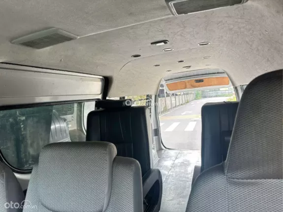 Toyota Hiace 2012 - Bán Hiace tải van 5 chỗ sản xuất 2012, máy xăng, xe nhập Nhật nóc cao