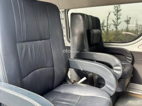 Toyota Hiace 2012 - Bán Hiace tải van 5 chỗ sản xuất 2012, máy xăng, xe nhập Nhật nóc cao
