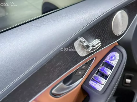 Mercedes-Benz GLC 300 4Matic V1 2022 - XE HOT CÓ SẴN GIAO NGAY!!