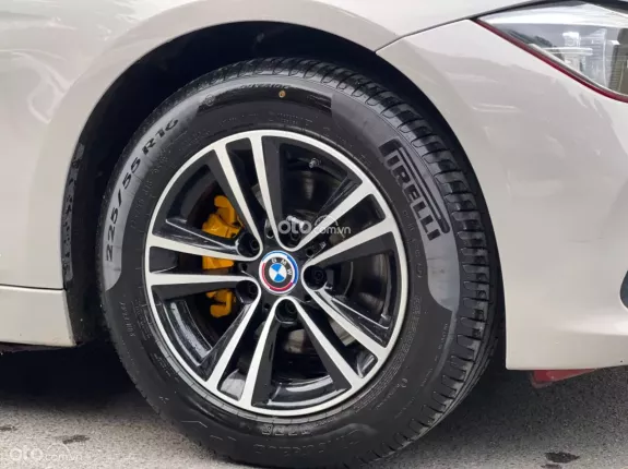 BMW 320i 2015 - BMW 320i 2015 Model 2016