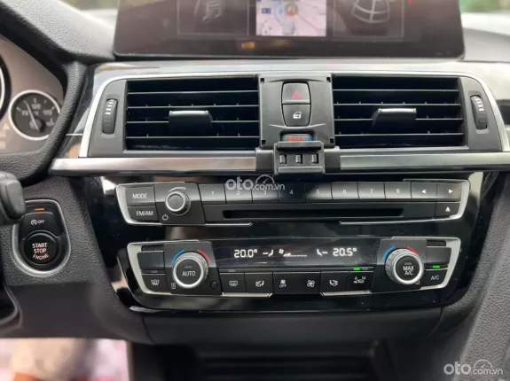 BMW 320i 2015 - BMW 320i 2015 Model 2016