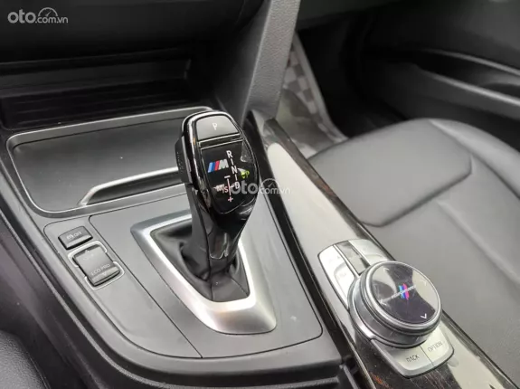 BMW 320i 2015 - BMW 320i 2015 Model 2016