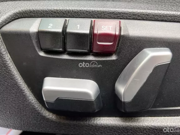 BMW 320i 2015 - BMW 320i 2015 Model 2016